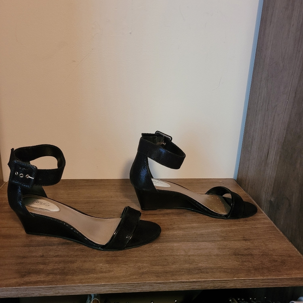 Shoes - Picture 2 of 3